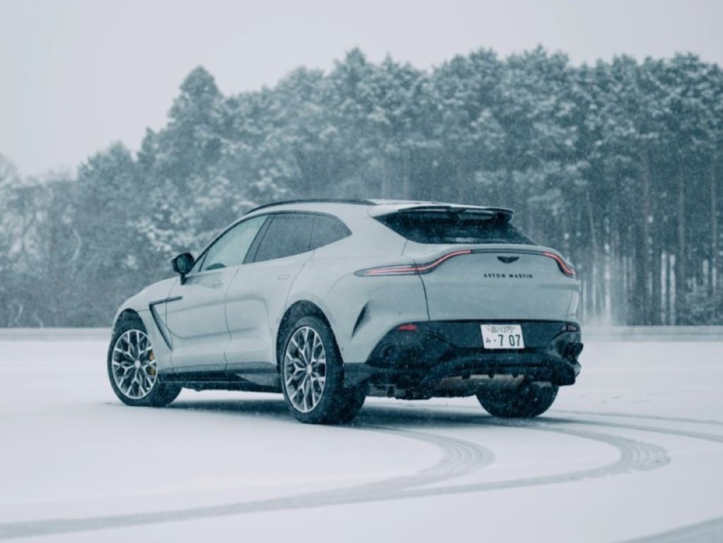 Aston Martin DBX 4.0 V8 707